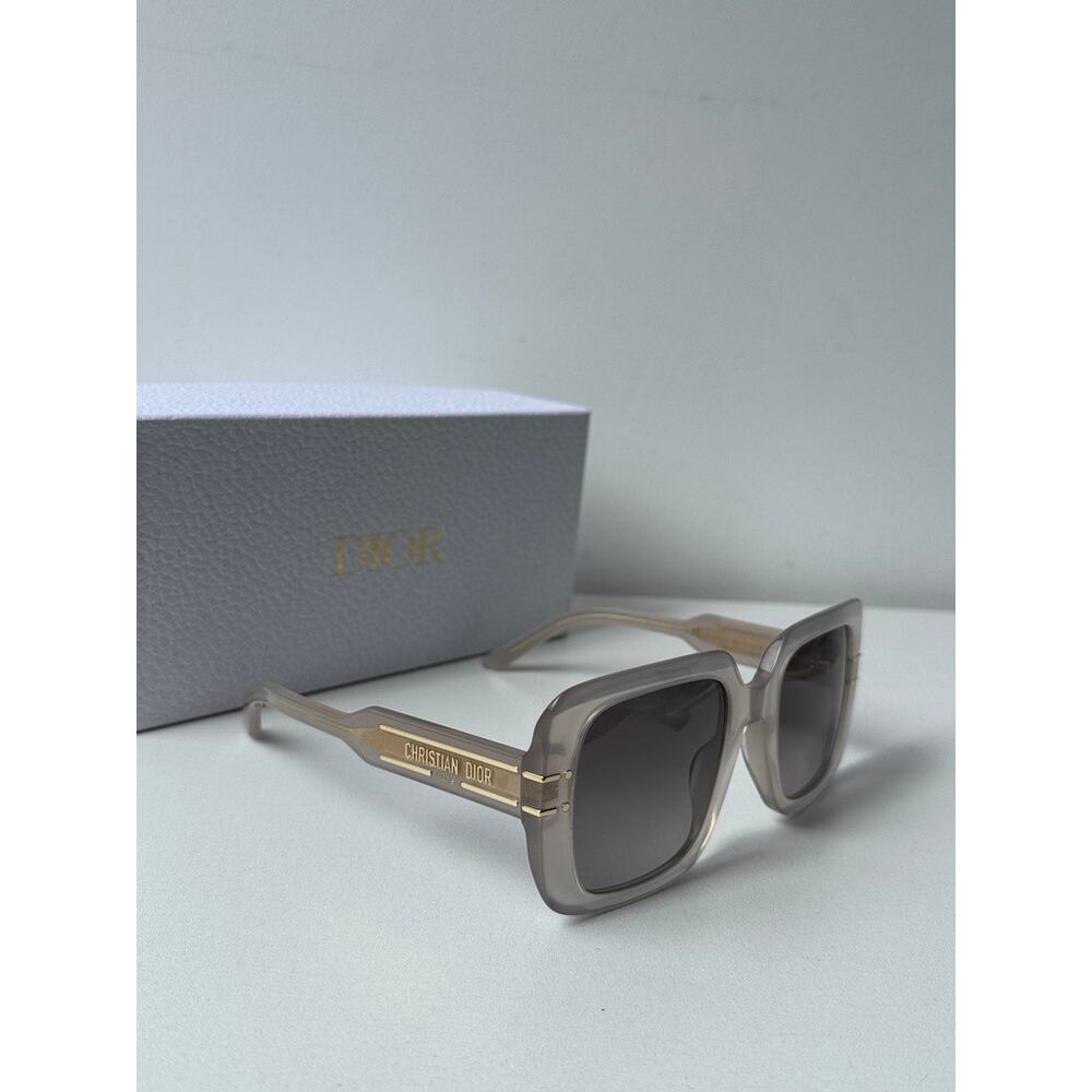 NEW Dior Signature S11I Square Sunglasses in Milky White - Picture 3 of 5